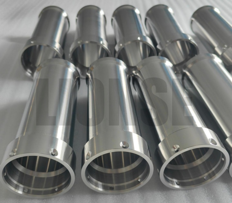 Zergatik da titanioa material aproposa itsasontzien ingeniaritzarako?